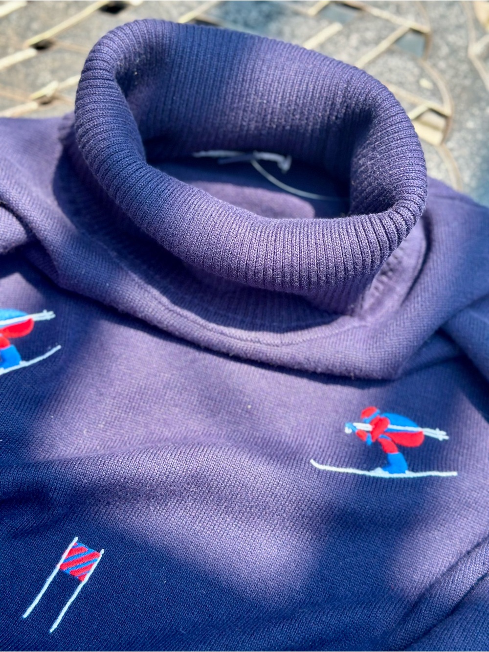 Club Room Ski Sweater Men M Turtleneck Embroidered Skiers NWT Winter